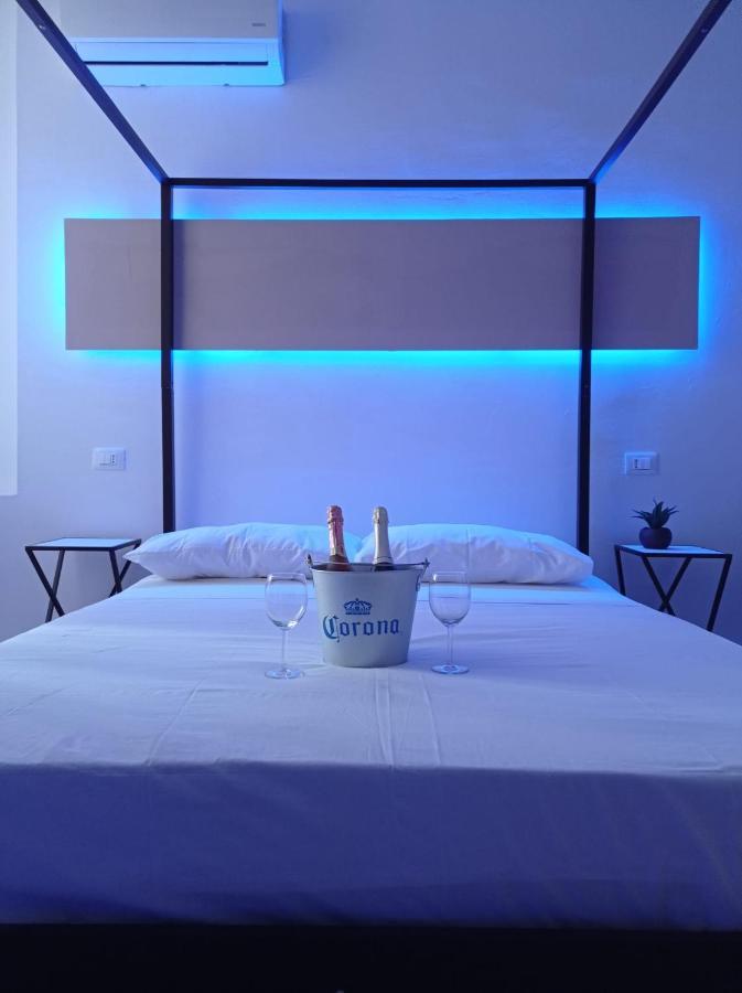 Relais Torre Gloria Bed & Breakfast เนเปิลส์ ภายนอก รูปภาพ