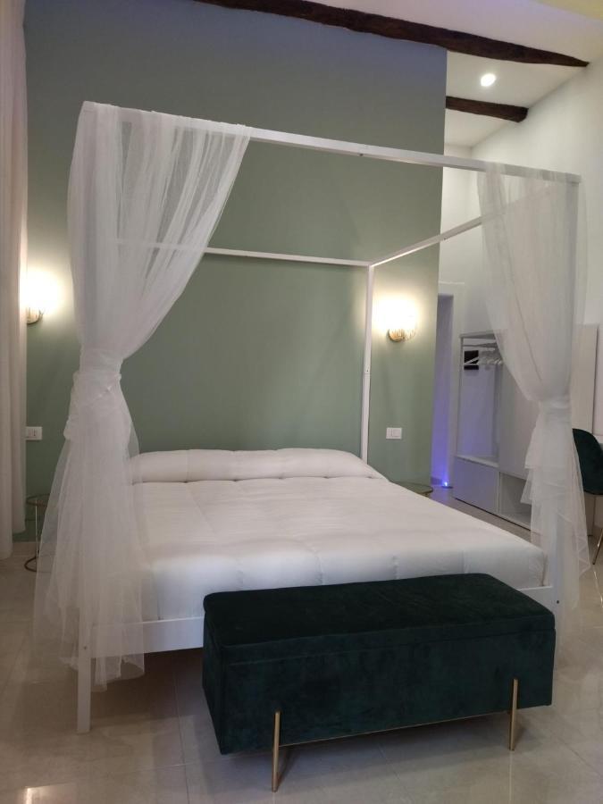 Relais Torre Gloria Bed & Breakfast เนเปิลส์ ภายนอก รูปภาพ