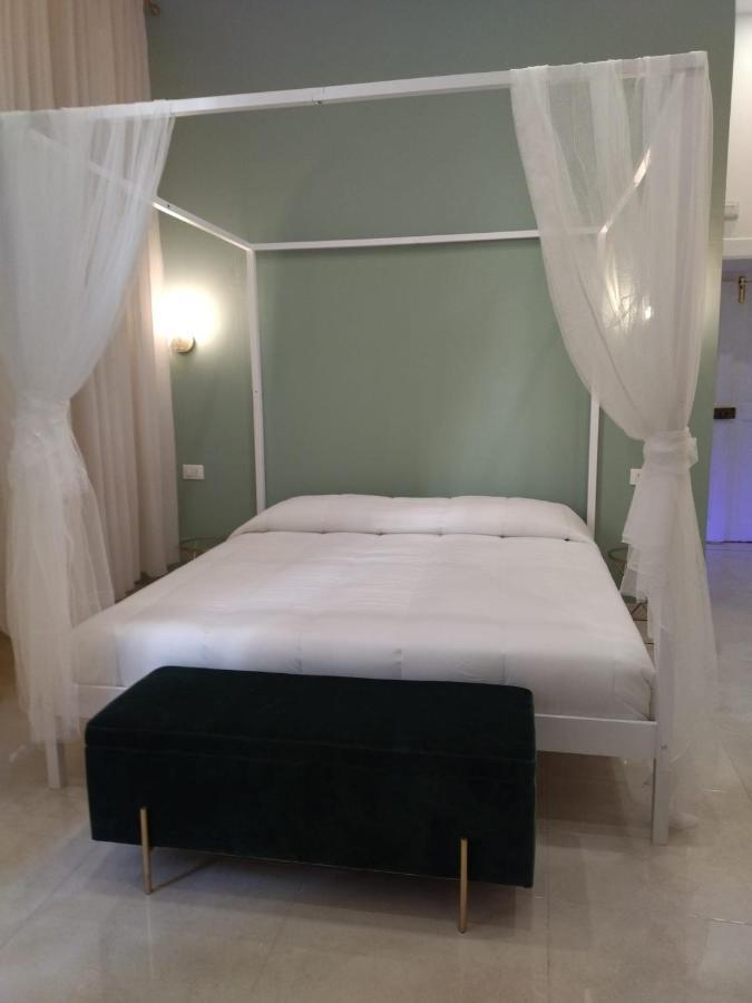 Relais Torre Gloria Bed & Breakfast เนเปิลส์ ภายนอก รูปภาพ