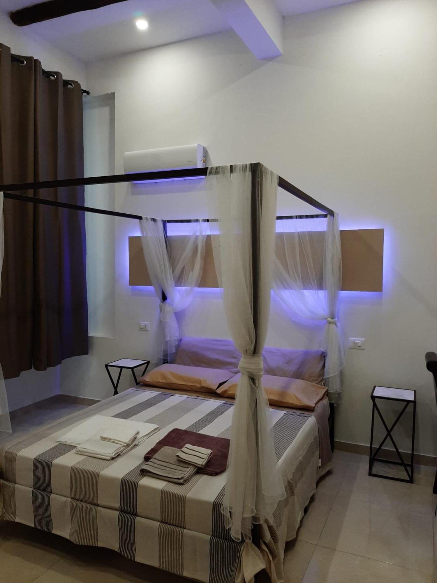 Relais Torre Gloria Bed & Breakfast เนเปิลส์ ภายนอก รูปภาพ